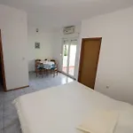 In With Sea View, Balcony, Air Conditioning, Wi-fi Duće