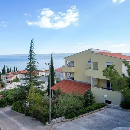 In With Sea View, Balcony, Air Conditioning, Wi-fi Lägenhet Duće