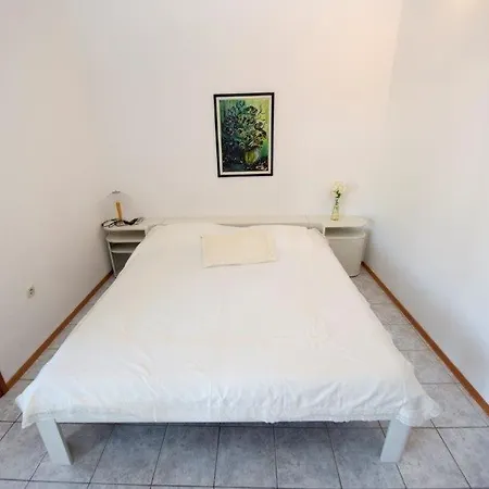 Appartement In With Sea View, Balcony, Air Conditioning, Wi-fi