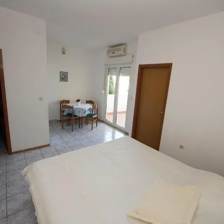 In With Sea View, Balcony, Air Conditioning, Wi-fi Duće
