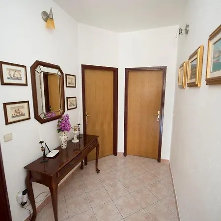 In With Sea View, Balcony, Air Conditioning, Wi-fi Duće